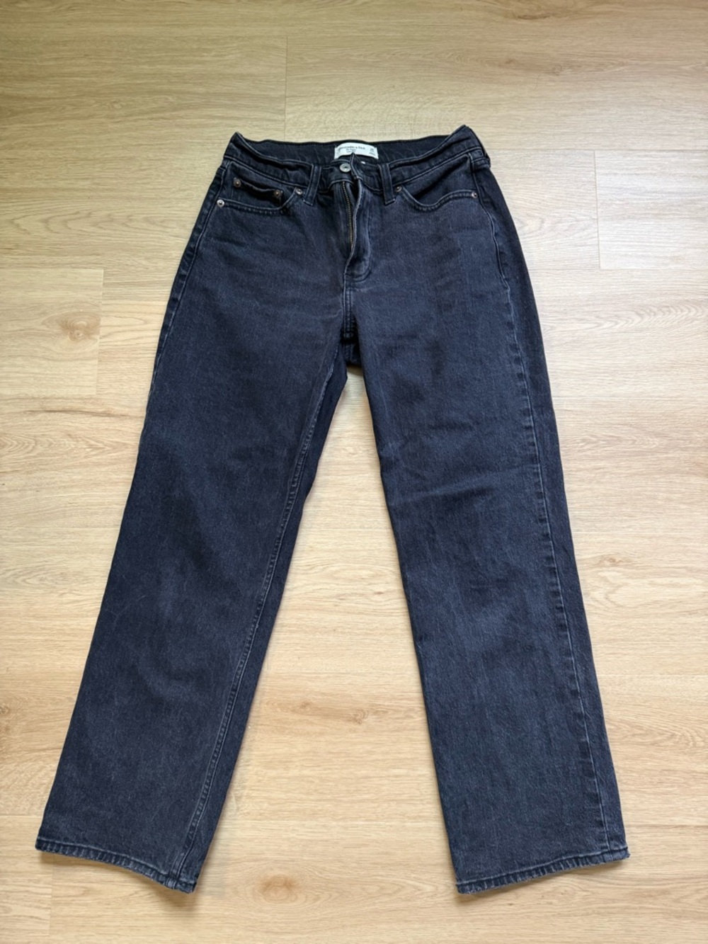 Abercrombie & Fitch The Baggy Low Rise Jeans Short Length